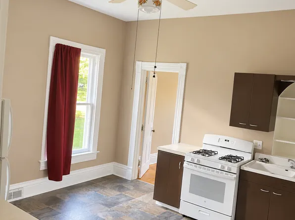 East Ave, 1402 East Ave #1, Stevens Pt, WI 54481