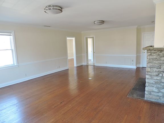 2nd image of 105 W Washington St #C1