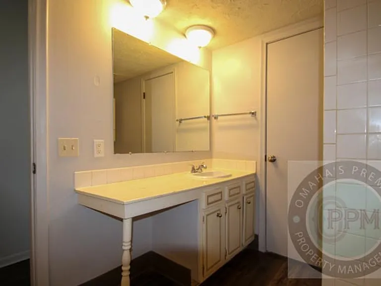 Benson Garden Apartments — Photo 27