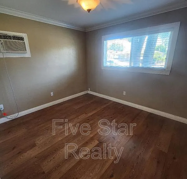1142 Indiana St — Photo 11