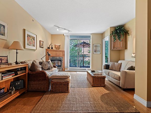 3rd image of 588 16th St #302