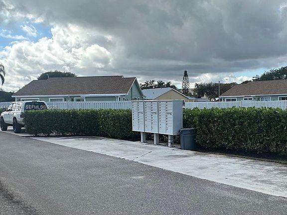 2nd image of 1590 Royal Forest Ct