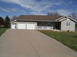 706 Circle Dr, Wabasha, MN 55981