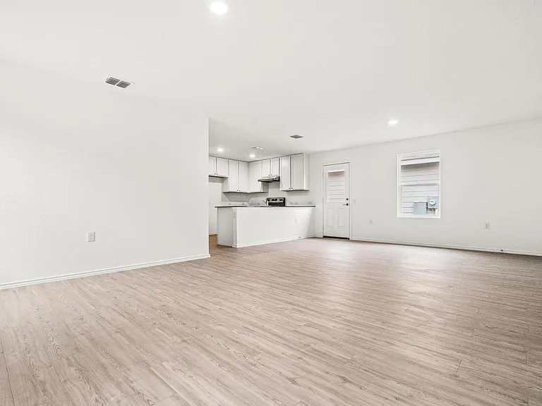 907 Stricker Path — Photo 11