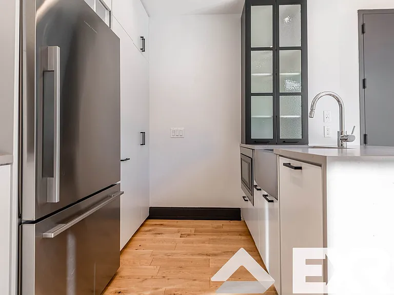 42-22 27th St #715 — Photo 3