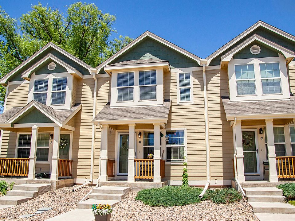 Unit B is the middle townhouse
