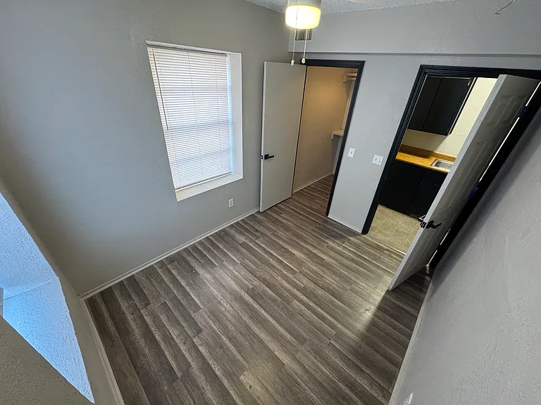 500 SW 10th Ave #10 — Photo 3
