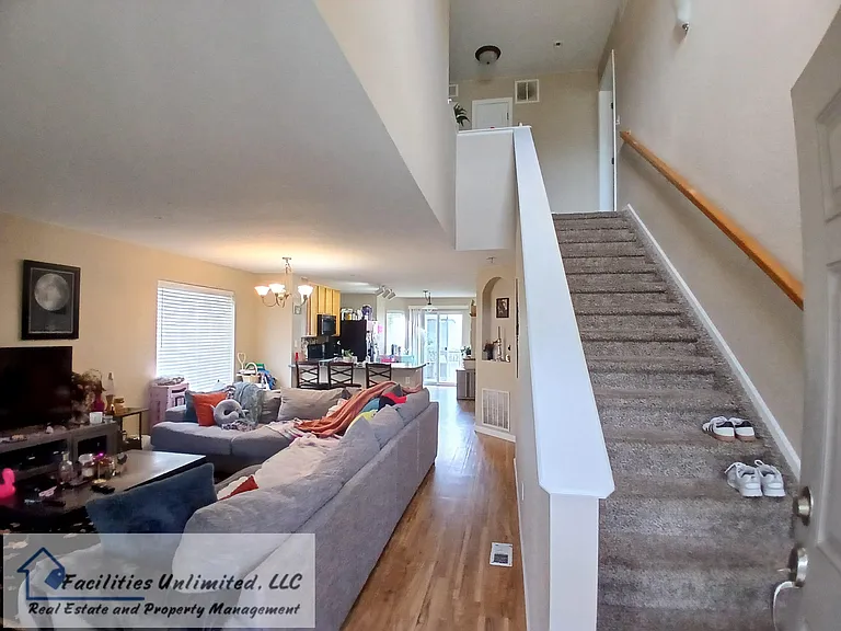 1815 Falcon Ridge Dr — Photo 2