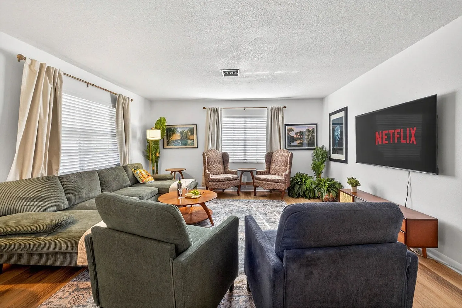3 bed, 2.0 bath, 1517 sqft, $4,752 — Photo 2