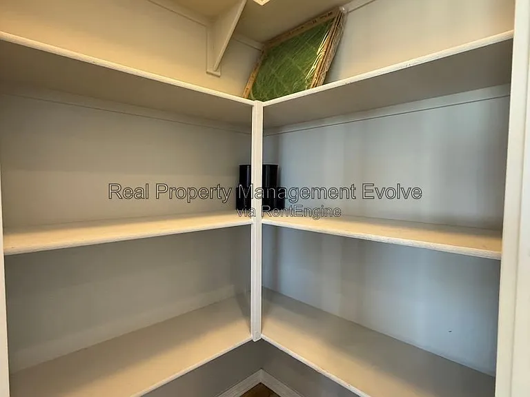 5618 N 87th Dr — Photo 11