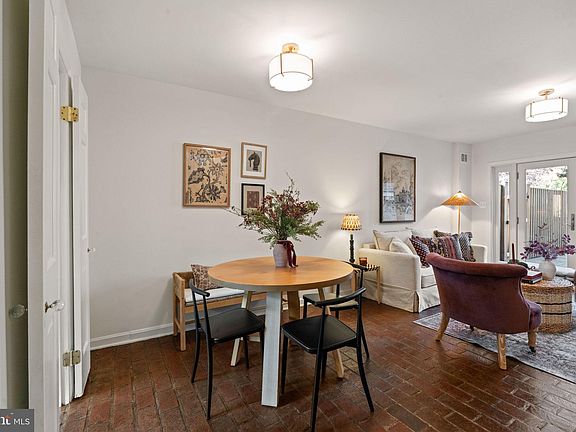 5th image of 407 Wilkes St