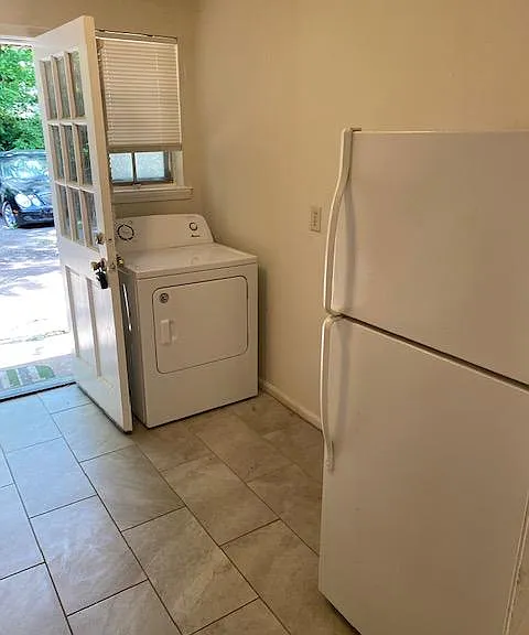 261 Keel Ave — Photo 4
