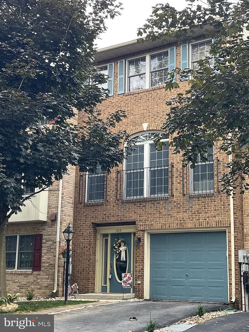 1019 Lindsay Ln photo 1