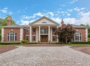 1 Polo Dr, Old Westbury, NY 11568