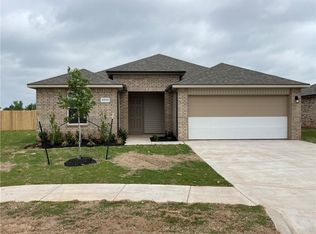 11717 SW 40th St, Mustang, OK 73064