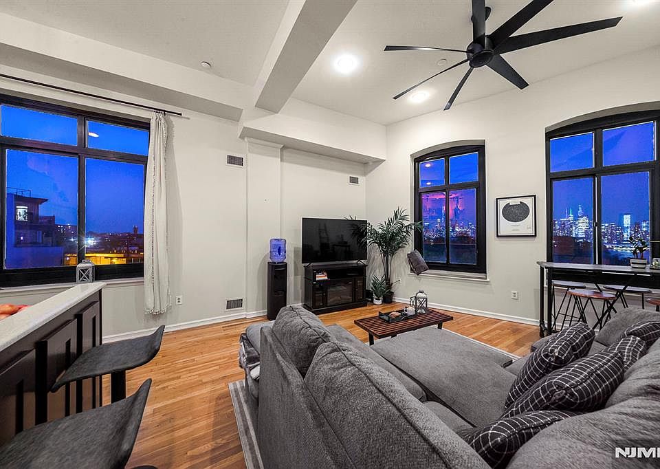 1st image of 518 Gregory Ave #C402