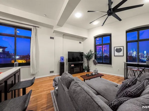518 Gregory Ave #C402, Weehawken, NJ 07086