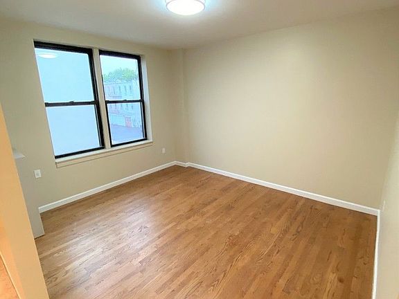 3rd image of 2705 24th Ave #2