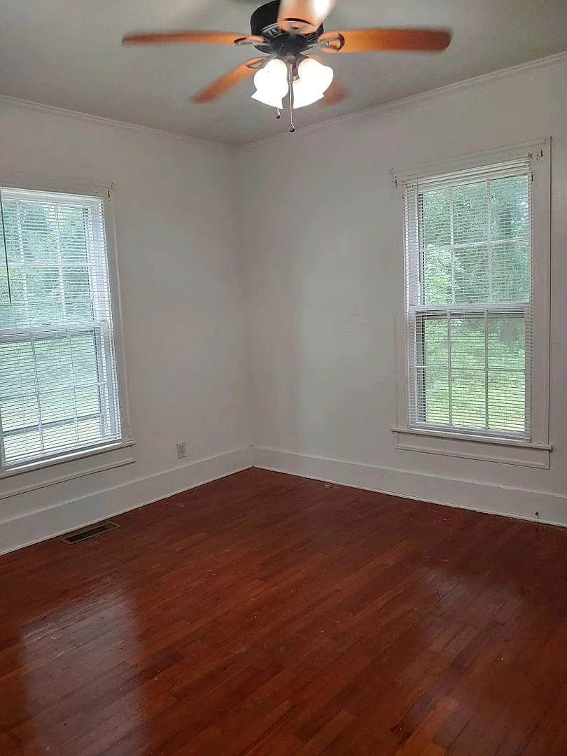318 S. Limestone Street — Photo 4