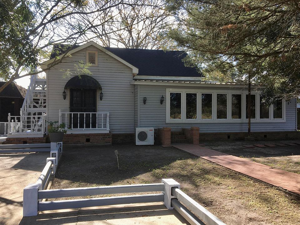 1st image of 202 W Jane St