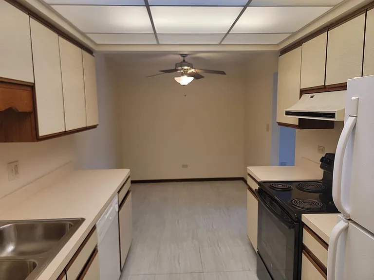805 Oakton St — Photo 11