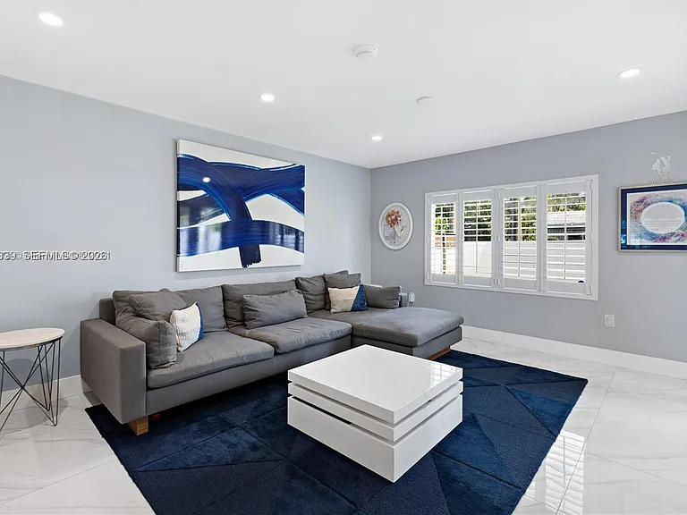 1239 Washington St — Photo 8