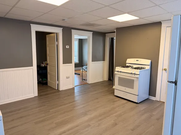 15A King Philip Rd APT 3, Worcester, MA 01606