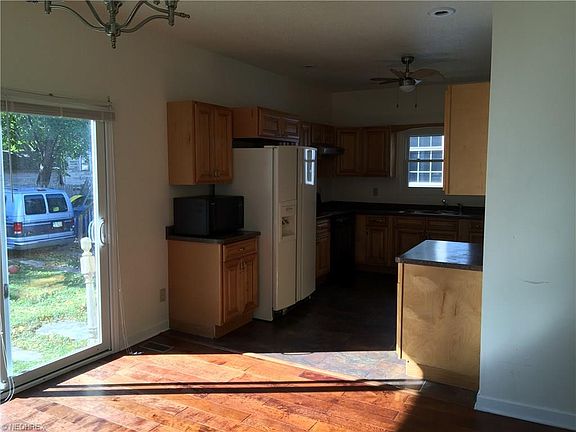 5th image of 513 Huron Ave