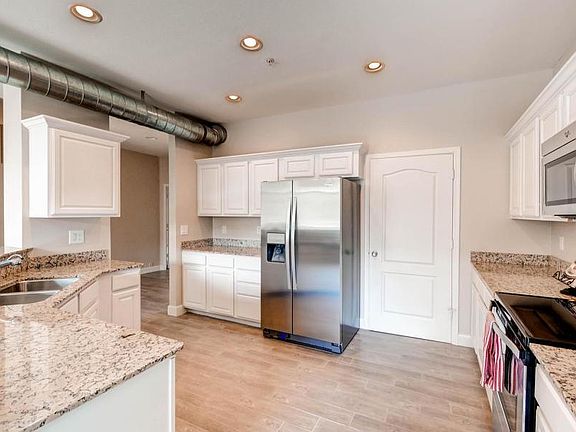 3rd image of 4525 N 22nd St Unit 202