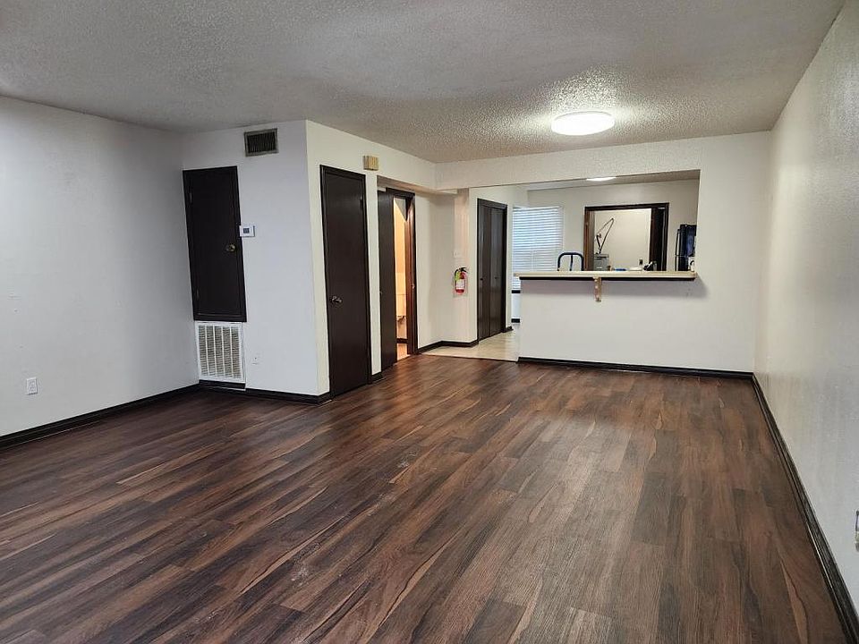 1st image of 3326B Seine St