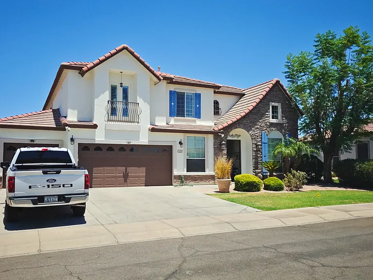 418 E Horseshoe Dr — Photo 1