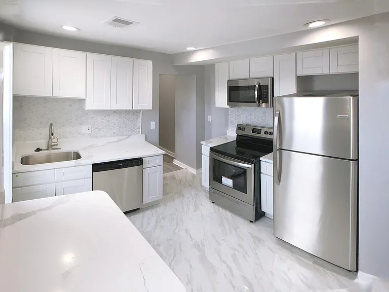 1402 Carroll St #2 — Photo 17