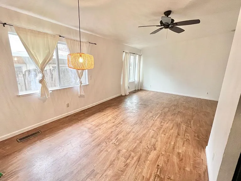 1022 Linden St #2 — Photo 2