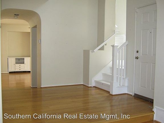 4th image of 27058 Clarence Ct
