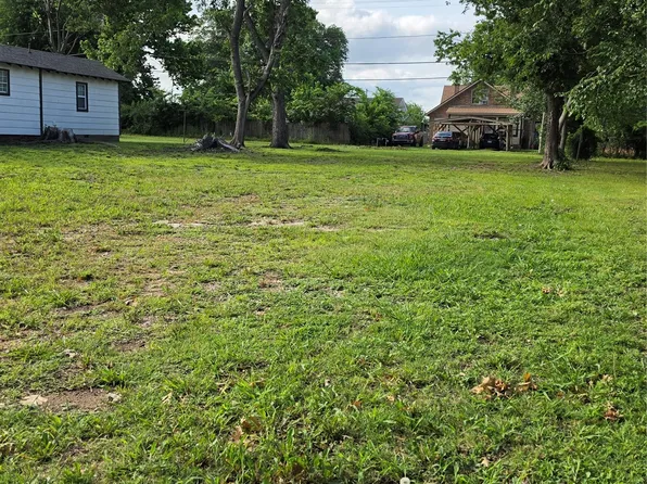 418 W 15th St, Ada, OK 74820