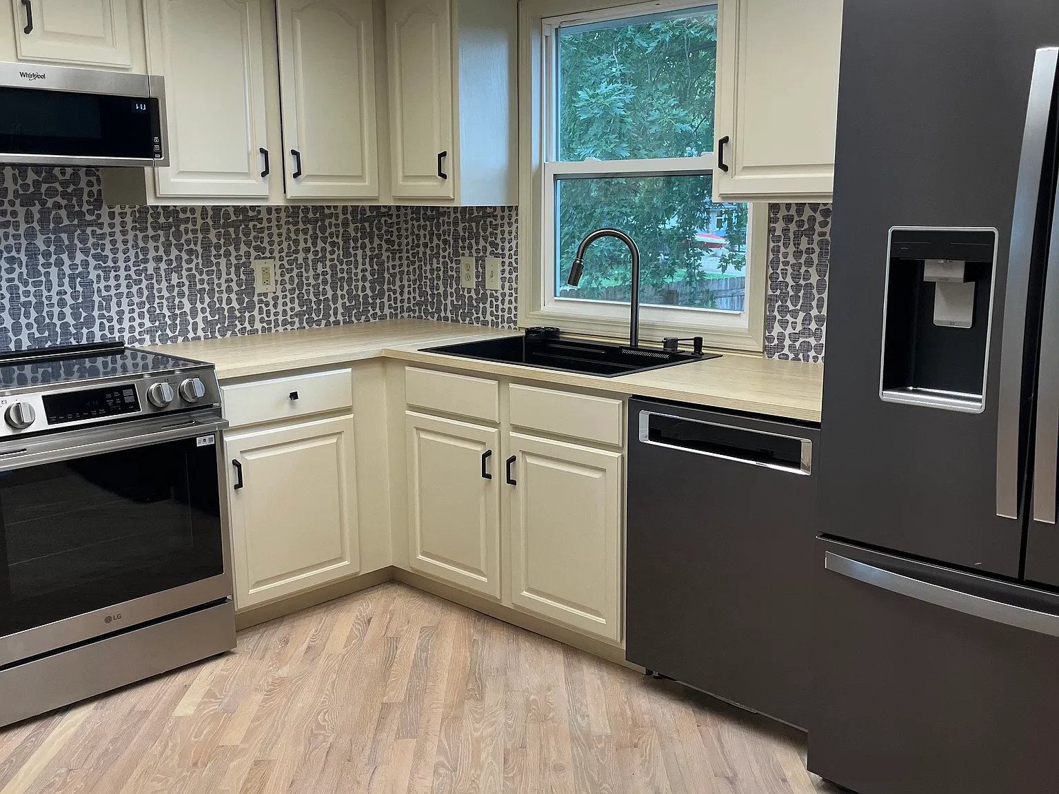 3 bed, 2.5 bath, 1621 sqft, $2,495 — Photo 3