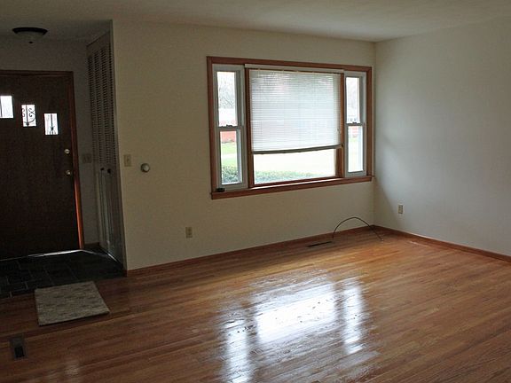 2nd image of 30 Indianbrook Ct