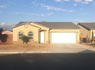 8466 Gardenia Ave, Parlier, CA 93648