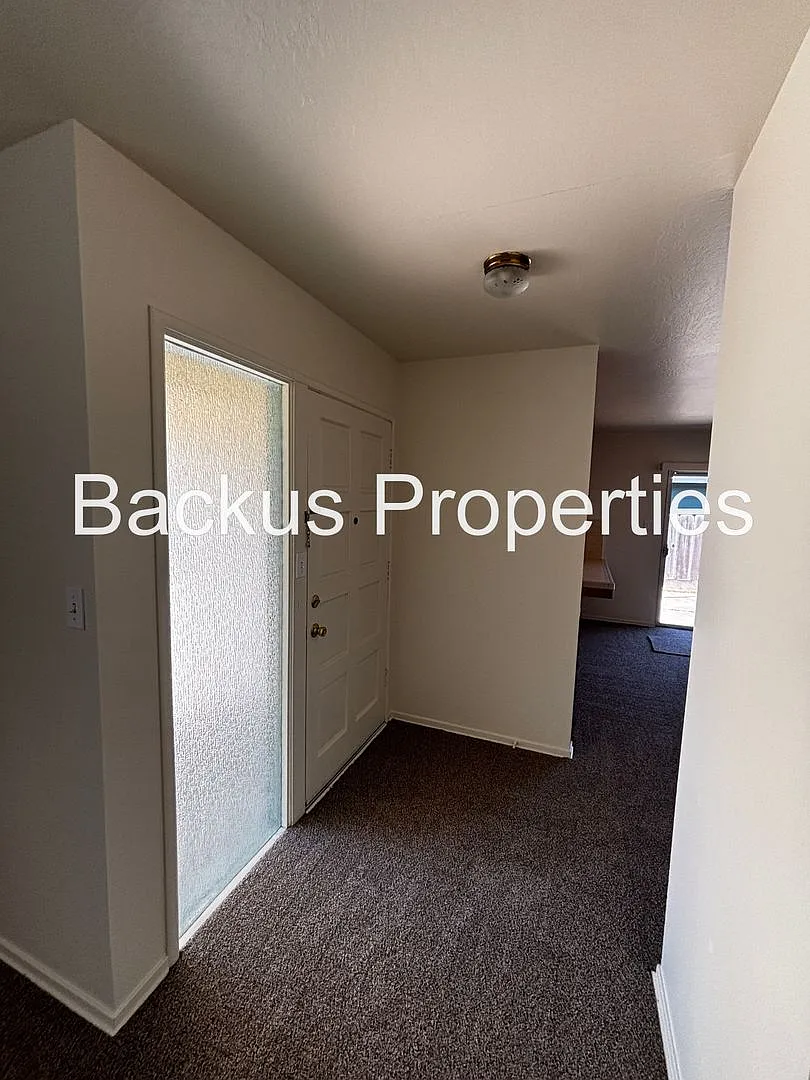 Wonderful three bedroom home in South Salinas — Photo 4