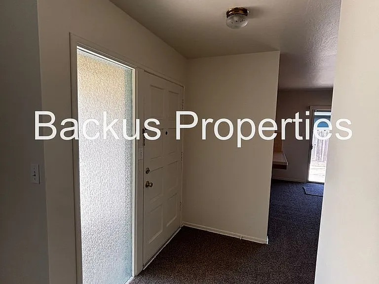 790 Fairfax Dr — Photo 4