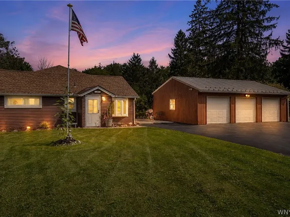 6551 Taylor Rd, Hamburg, NY 14075