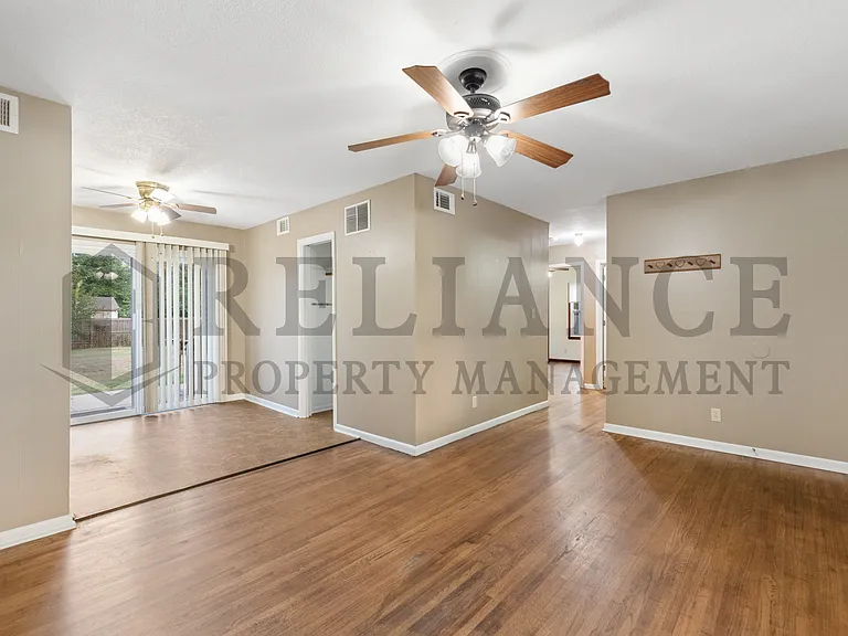 2310 S Vine St — Photo 11
