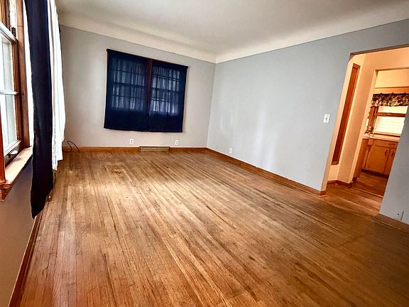 2nd image of 1664 Hawthorne Ave