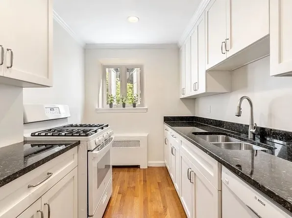 549 Centre St APT 2, Newton, MA 02458