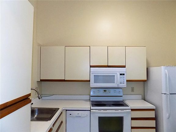 4th image of 3270 Cloverplace Dr