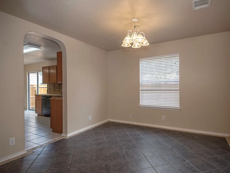 518 Reba — Photo 5