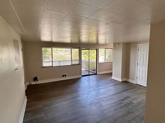 2nd image of 852 W Nickerson St #854-1/2