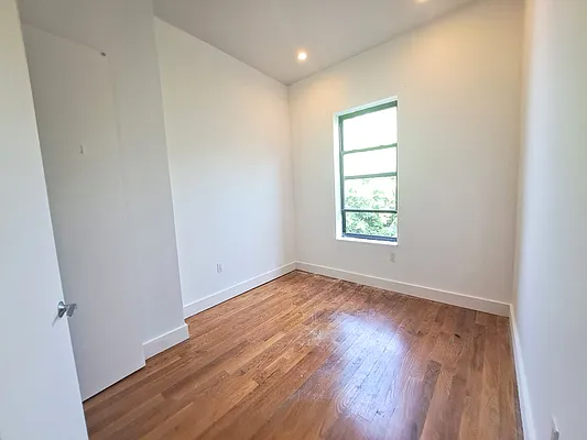 Rented by Friedman Mayer, LREB | media 8