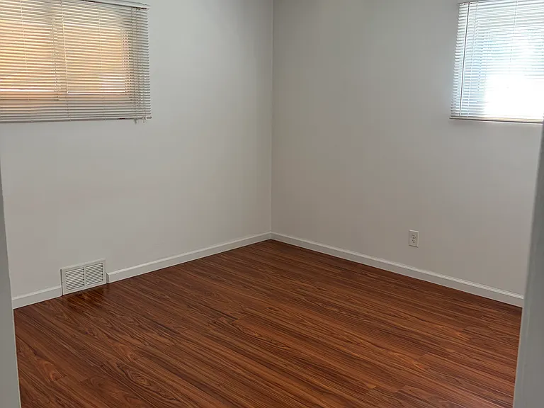 112 Wright Ave — Photo 5
