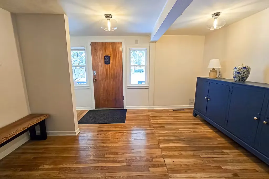 4 bed, 2596 sqft, $3,200 — Photo 2